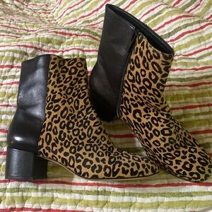 Donald Pliner Leather and Leopard Ankle booties. SZ 9